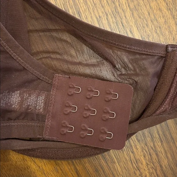 Skims Ultra Fine Mesh Scoop Bra - Mahogany - Picture 5 of 6